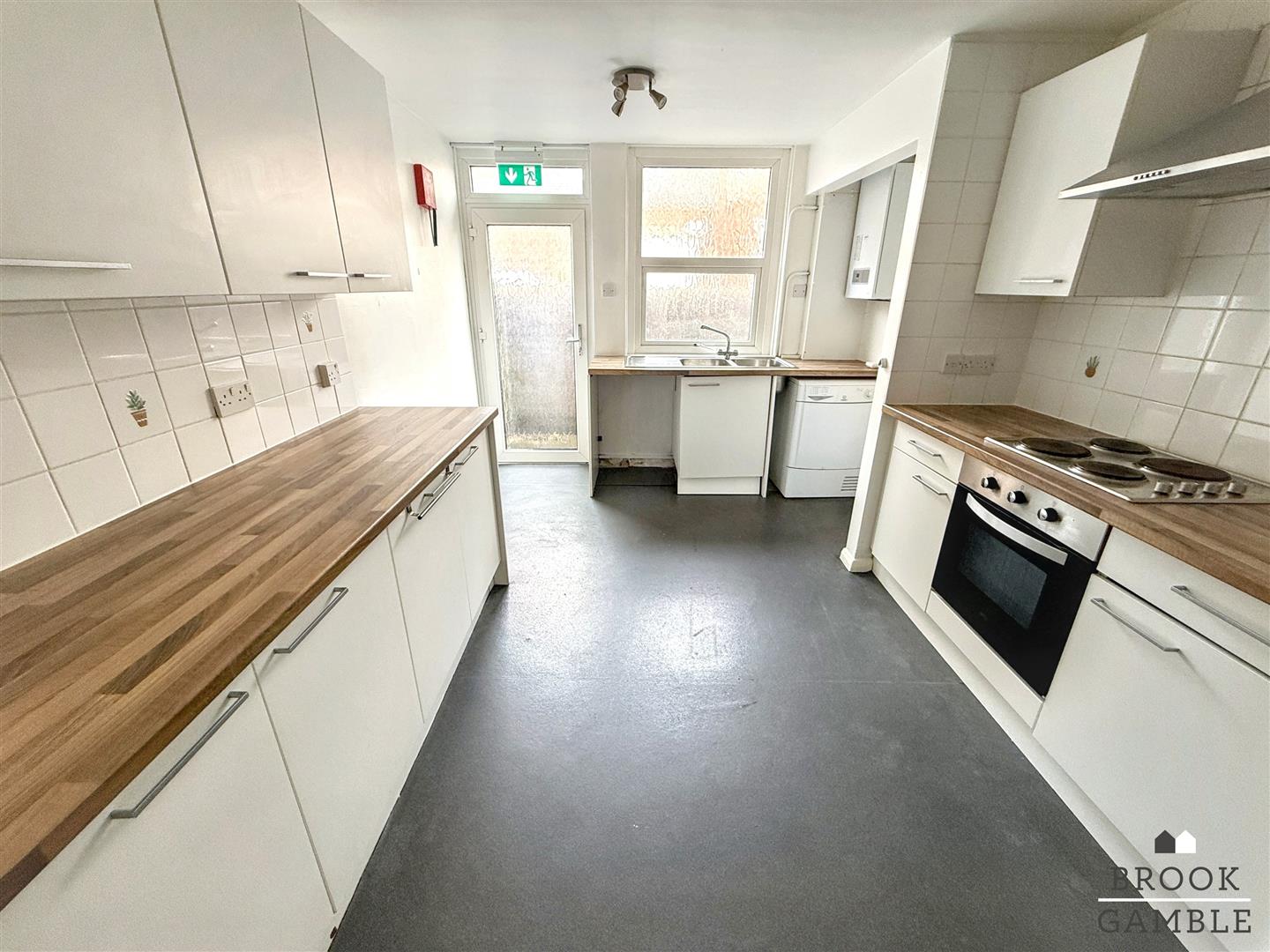 4 Bedroom House - Townhouse. Derwent Road in Eastbourne,  3